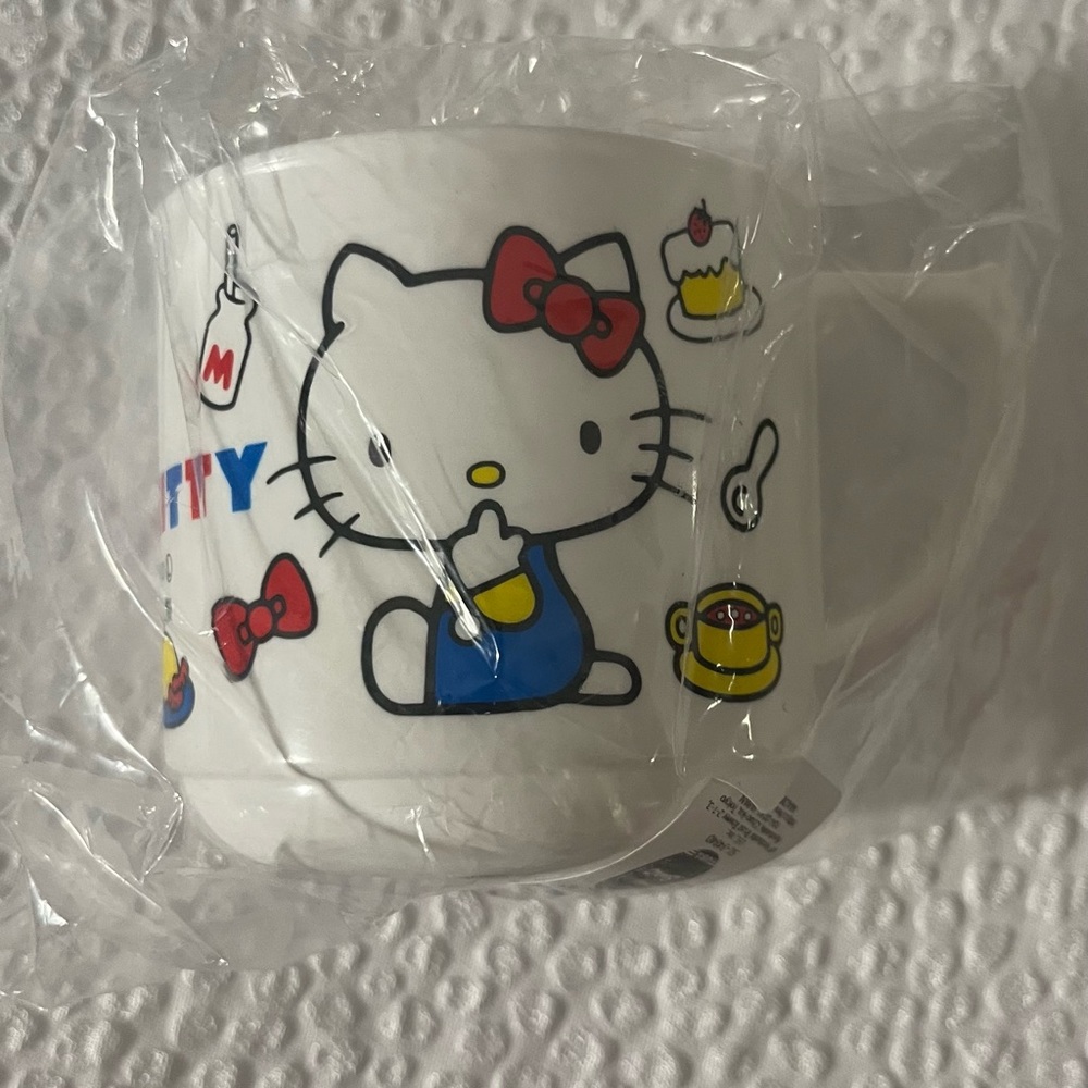 Hello kitty plastic mini mug